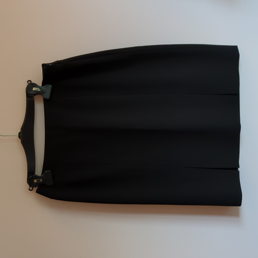 And Taylor Black pencil skirt size 6